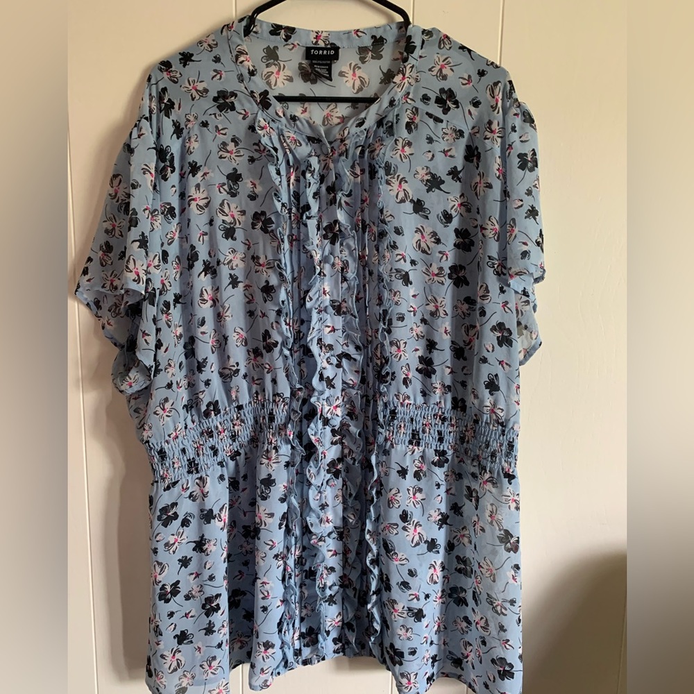 Torrid size 4 light blue floral blouse with ruffle front